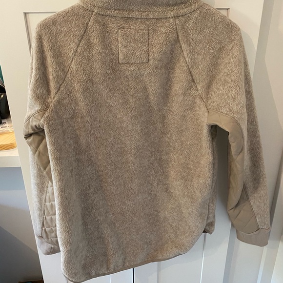 Amber Crombie and Fitch - Picture 3 of 6